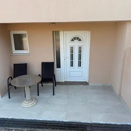 Apartment Jela *